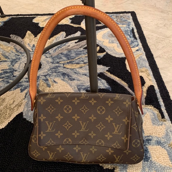 louis vuitton mini looping shoulder bag